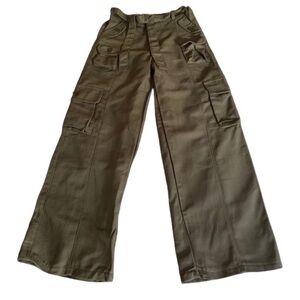 New Woman’s Army Green Belted Cargo Pants Size Large Women’s Clothing